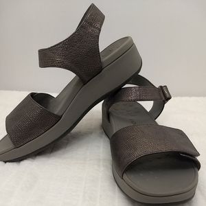 Vionic Raz Metallic Arch Support Sandal Size 10